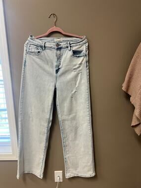 Risen Jeans Women Size 15/32 Light Wash Distressed Straight Wide Leg Denim Jeans